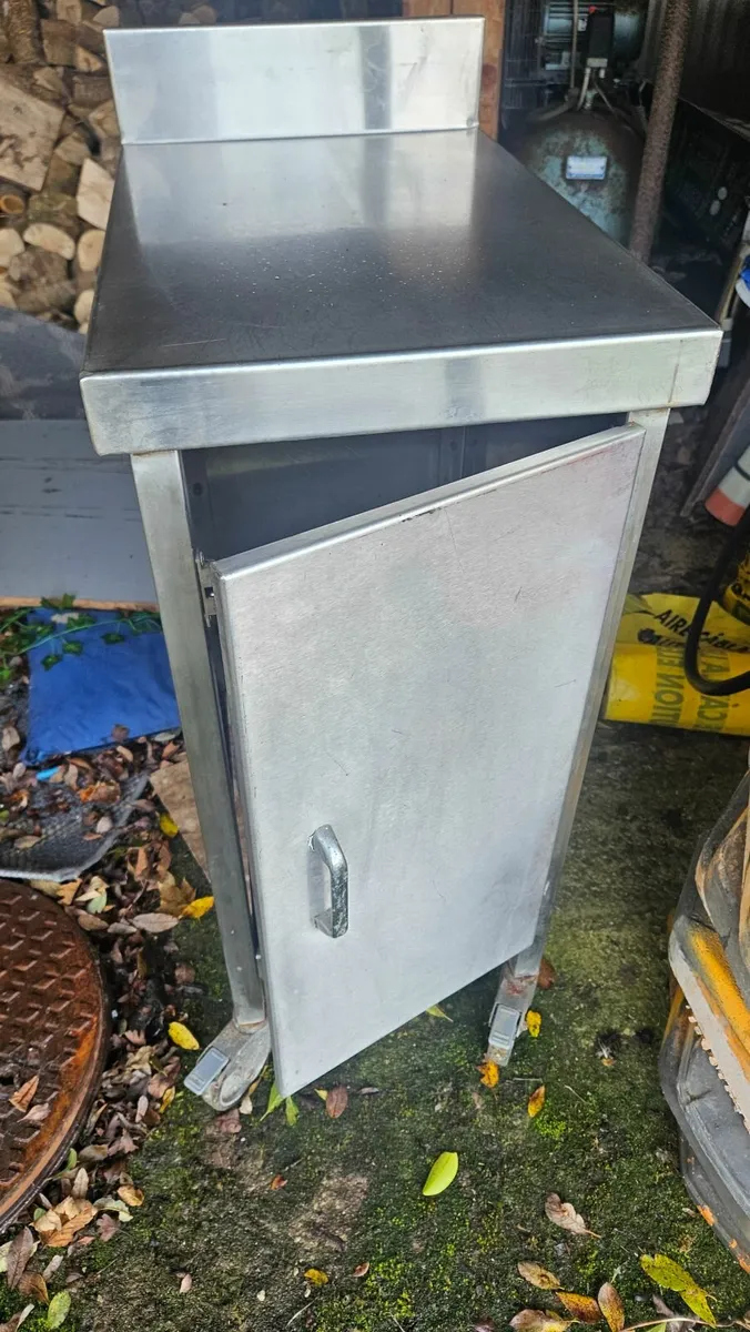 Stainless steel unit - Image 1
