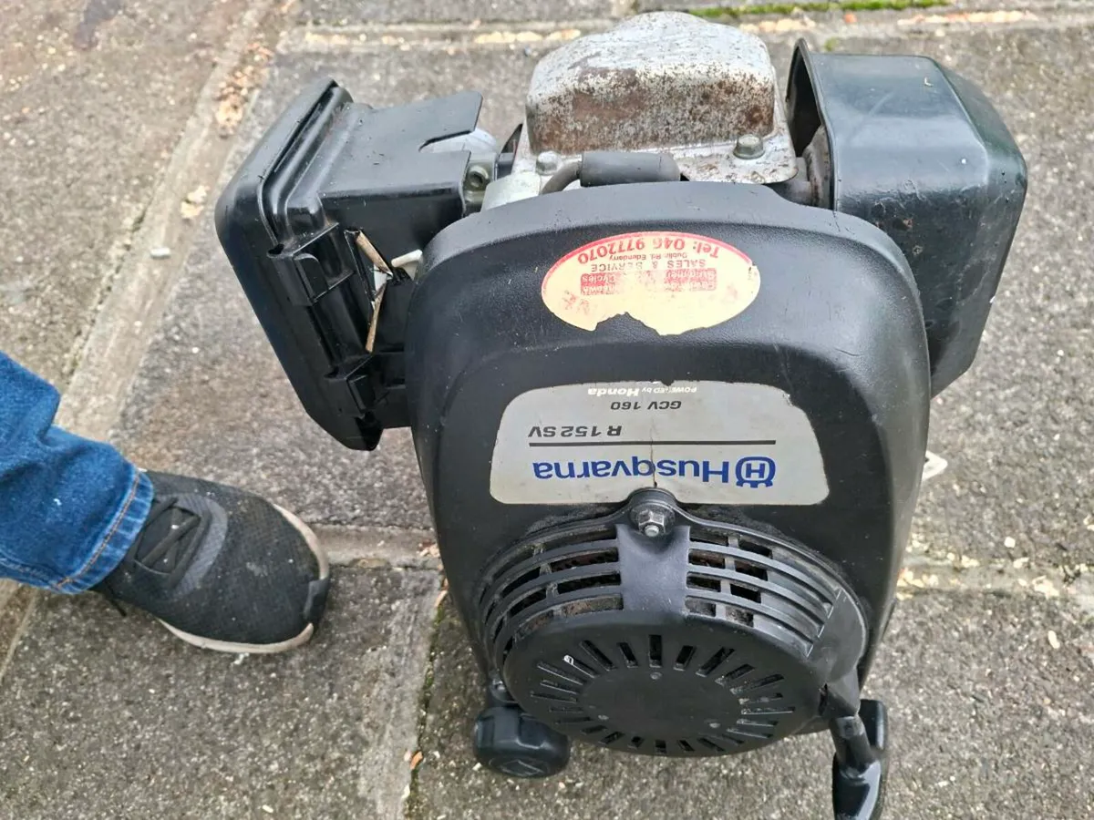 Honda  lawnmower  engine   4.5hp - Image 1