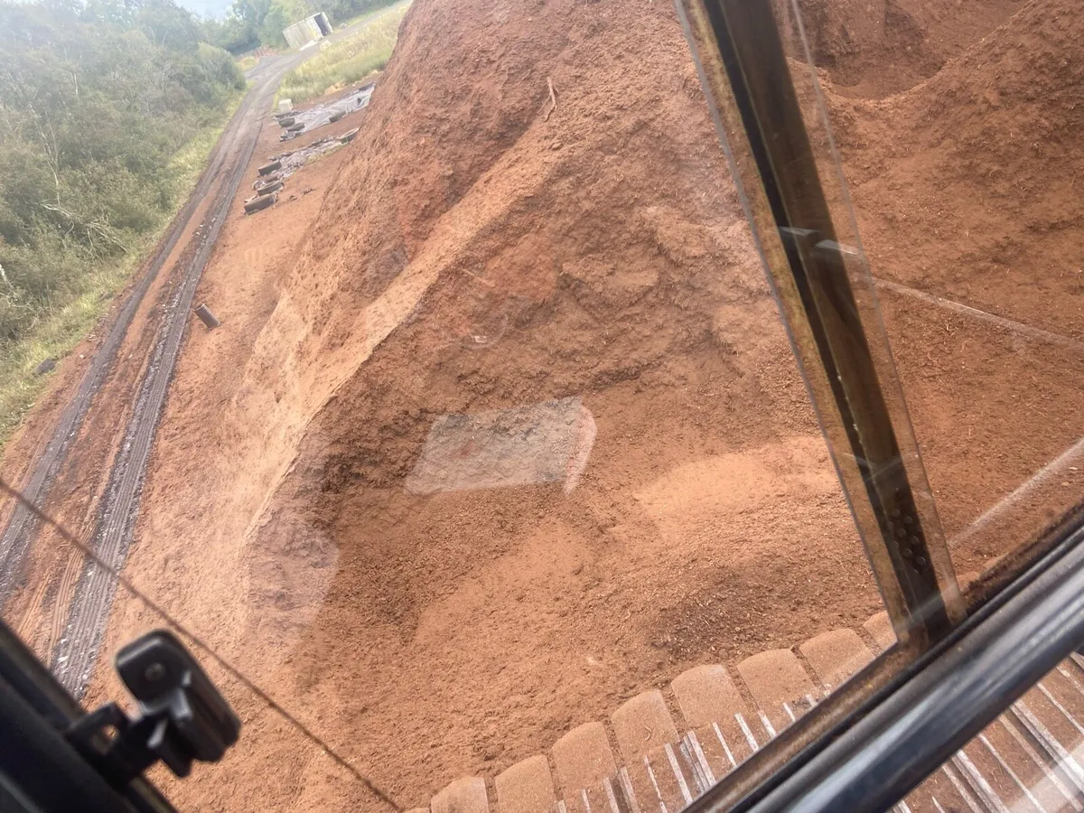 Dry Peat Bedding For Sale - Image 2