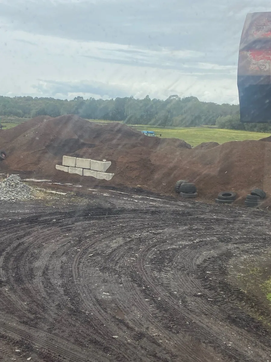 Dry Peat Bedding For Sale - Image 3