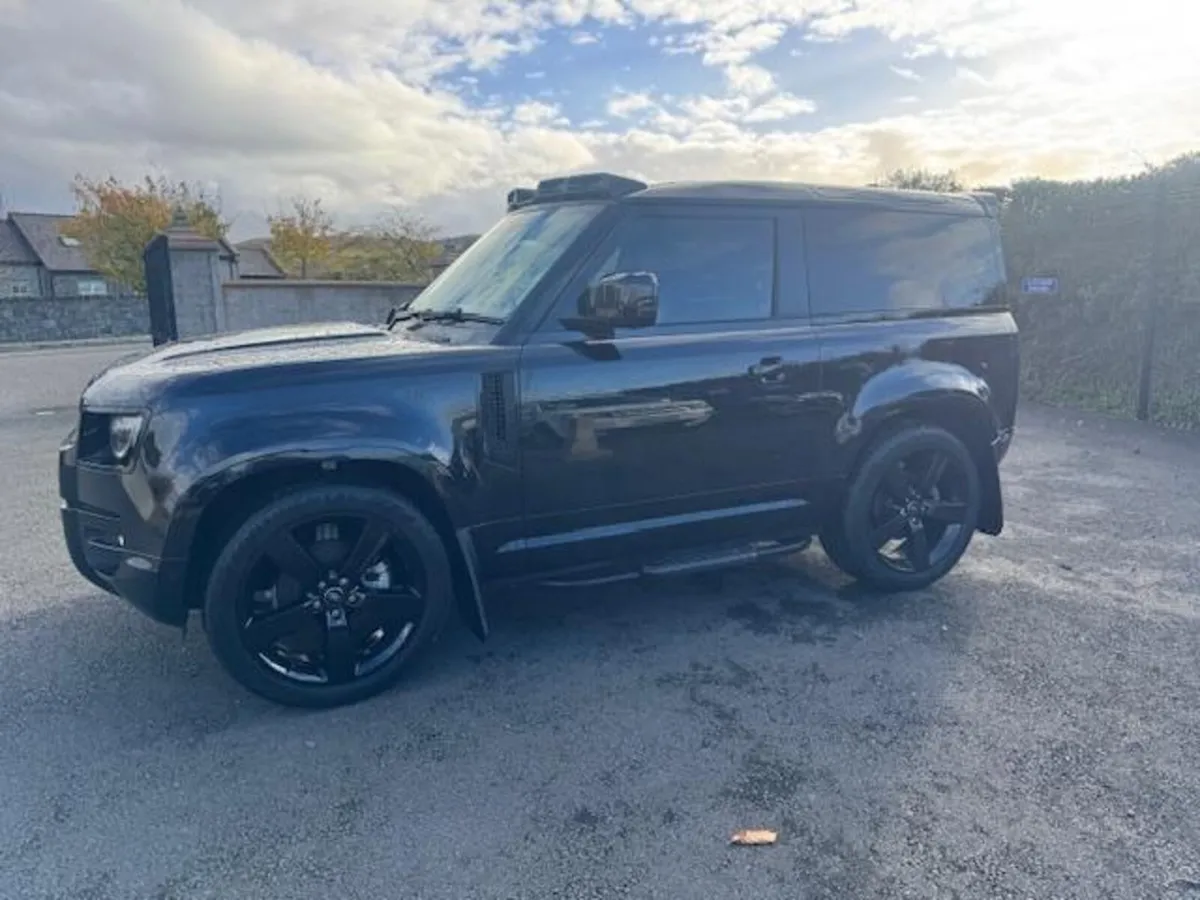 Landrover Defender 3.0 250PS X-Dynamic HSE 90 - Image 4