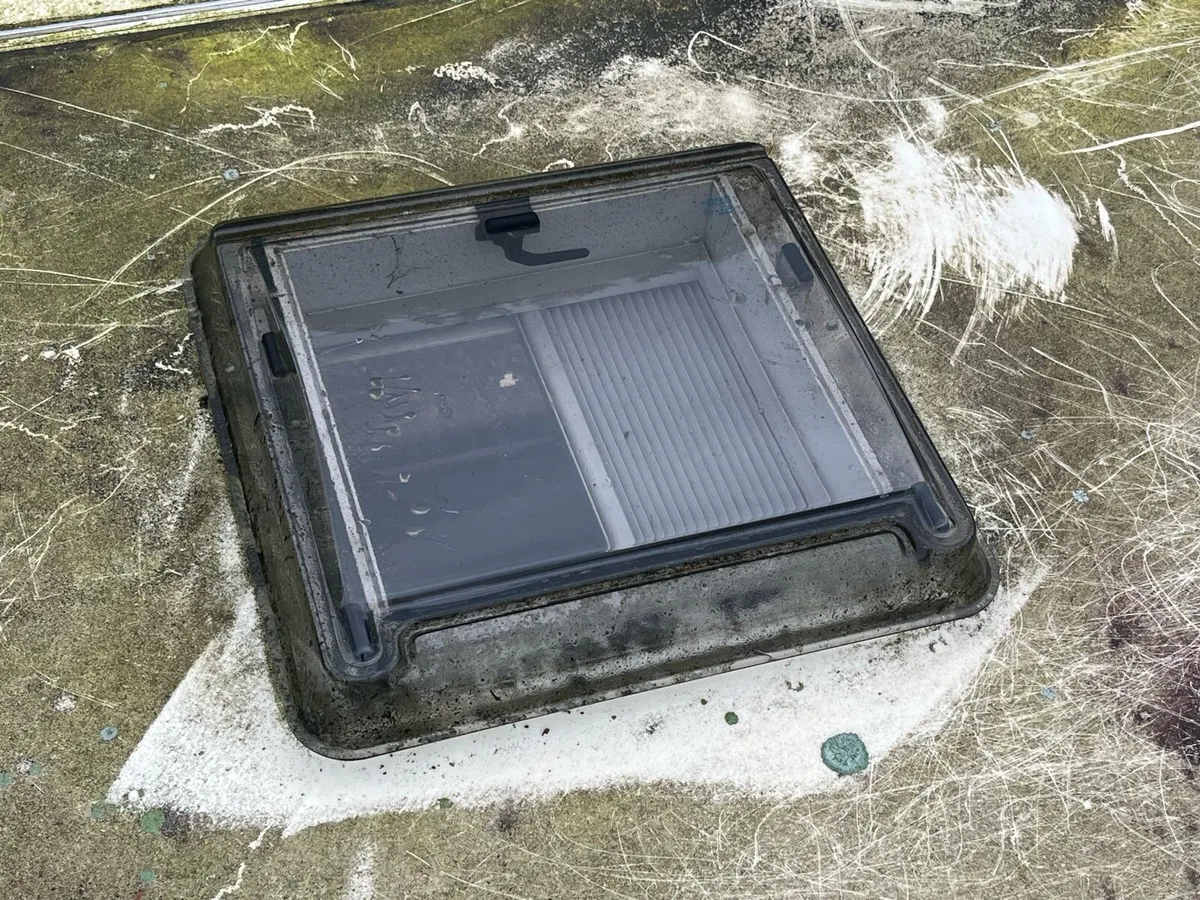 Caravan Parts , windows and large skylight - Image 4