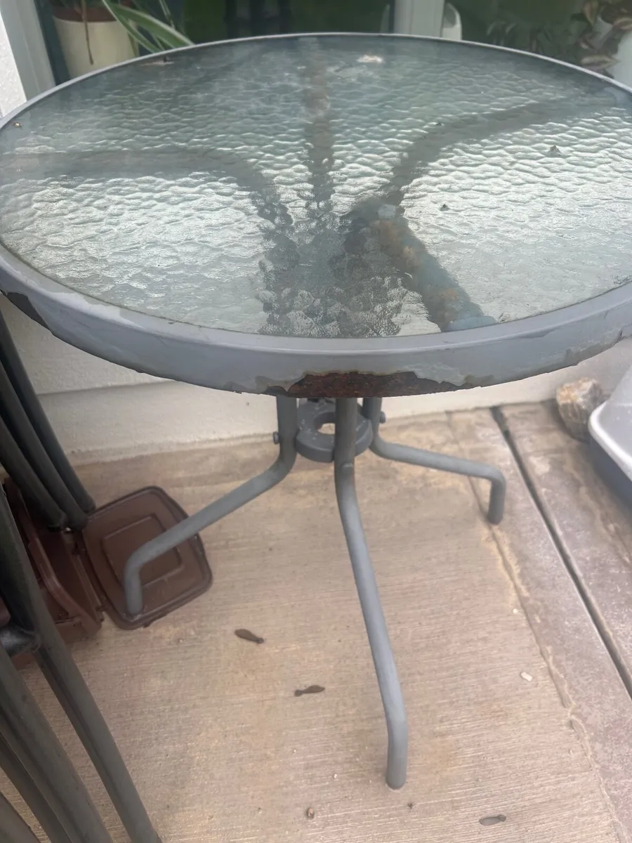 Garden table and chairs - Image 1