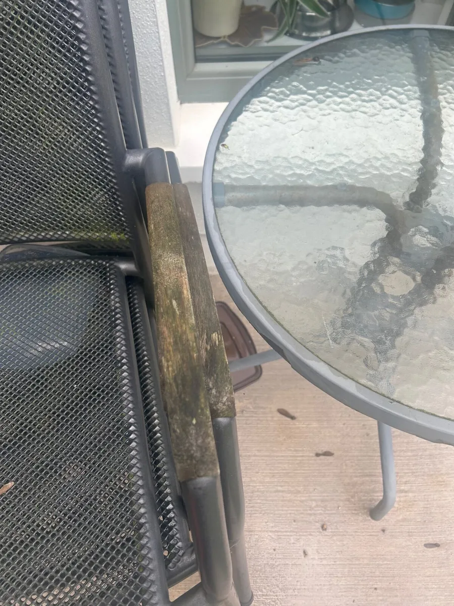 Garden table and chairs - Image 2