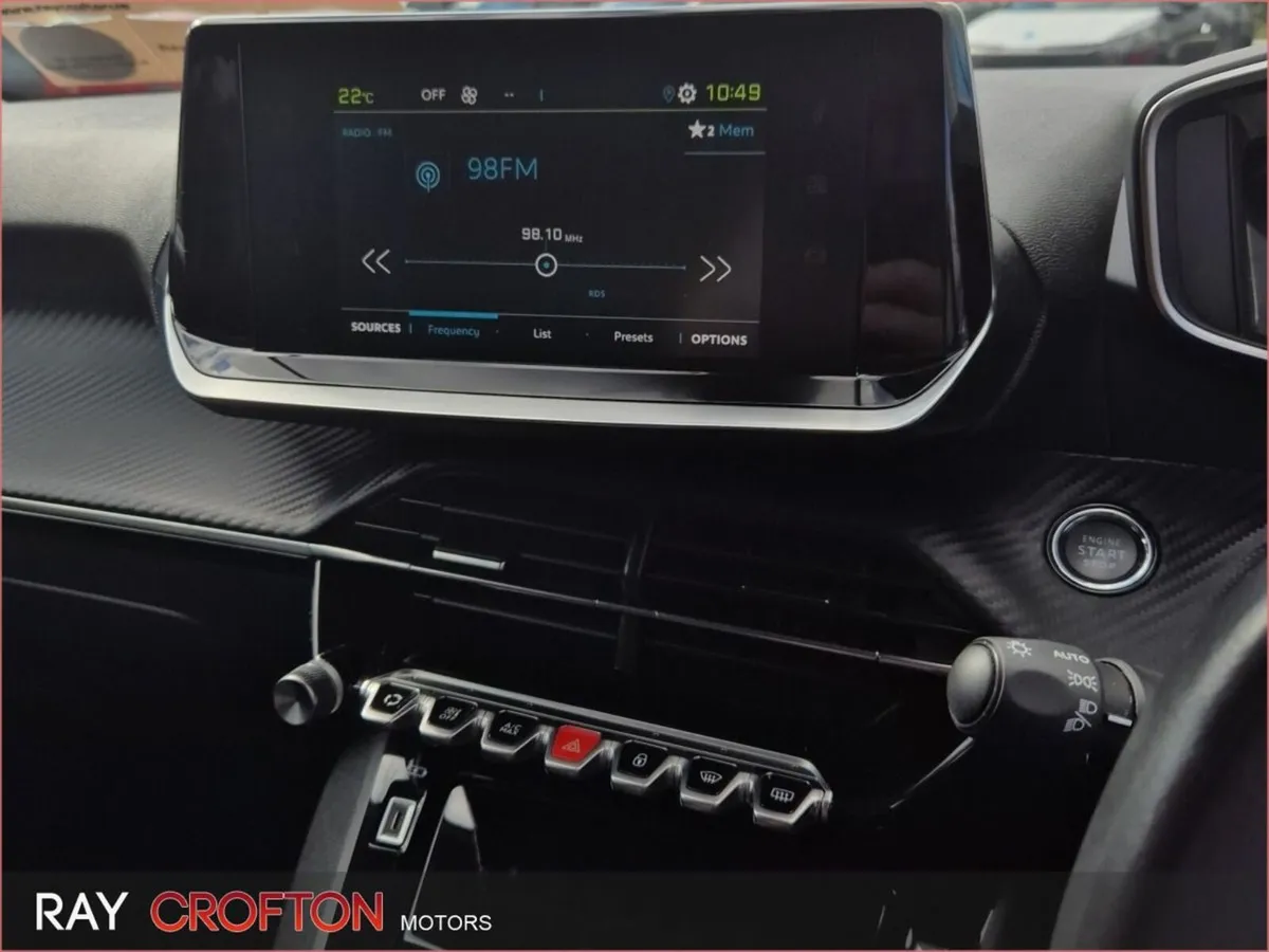 Peugeot 2008 Electric 136bhp (50 kWh) Allure - Image 4