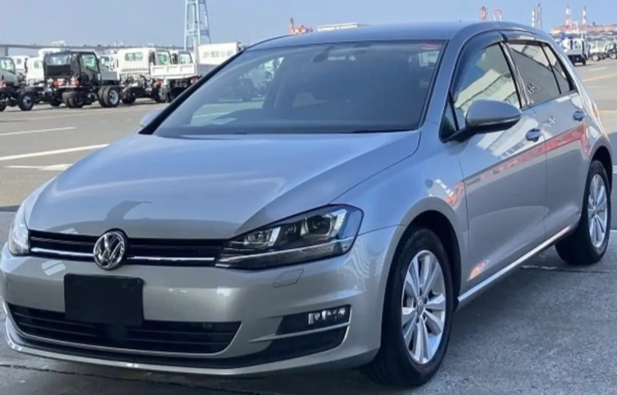 🚘 Volkswagen Golf 1.2 TSI BM technology• 2015 • - Image 1