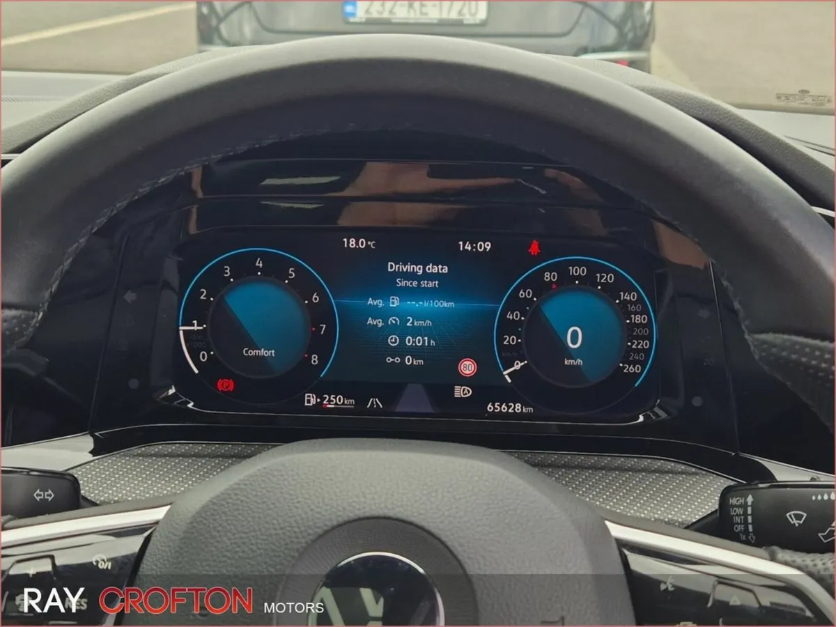 Volkswagen Golf 1.5 TSI 130HP R-Line - Image 4