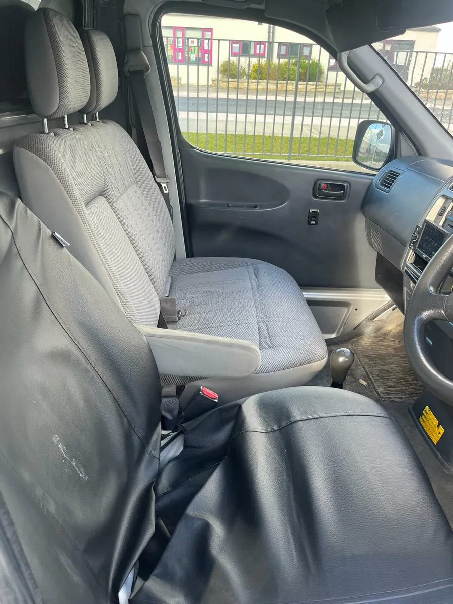 2010 Toyota hiace lwb new test 7.26 taxed 4.26 - Image 4