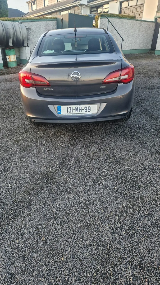 2013 Opel Astra - Image 2