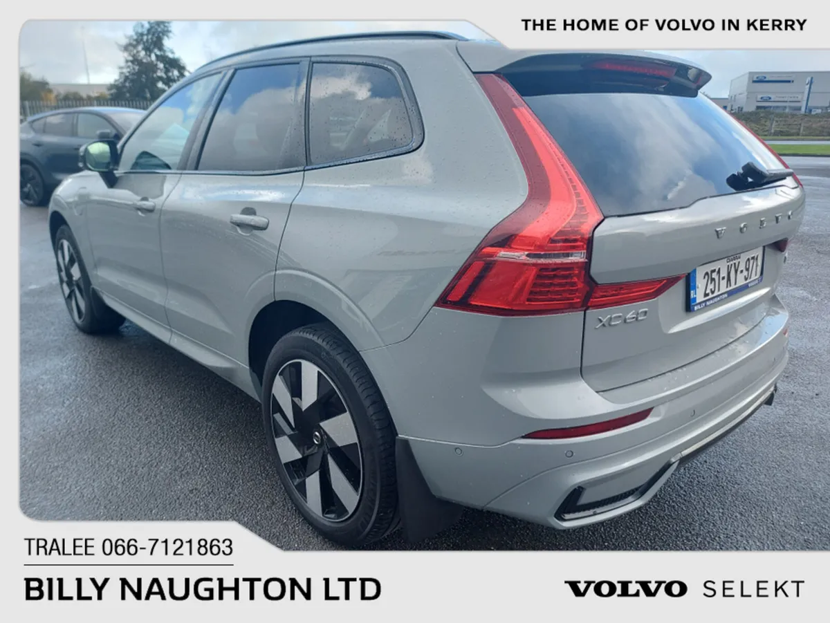Volvo XC60 T6 PHEV PLUS DARK AWD - Image 4