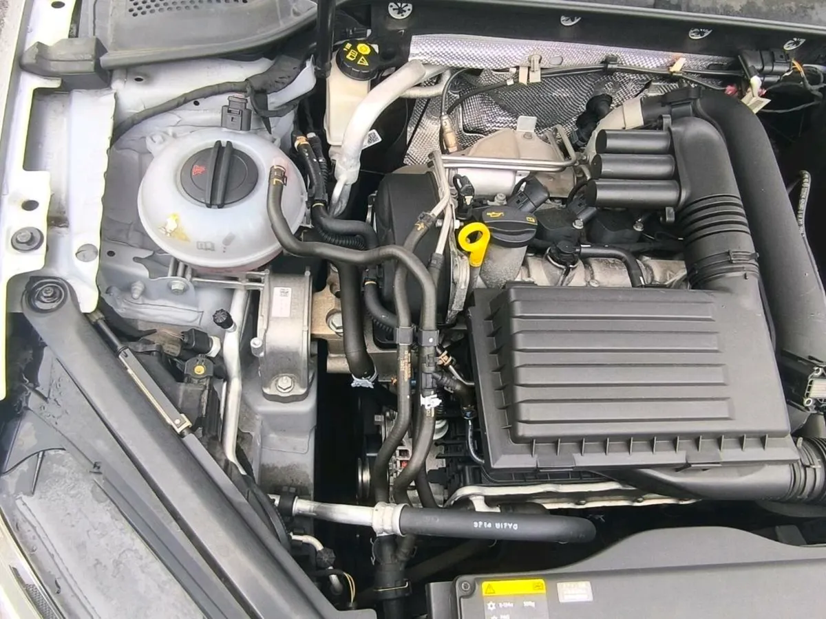 🚘 Volkswagen Golf 1.2 TSI BM technology• 2015 • - Image 4