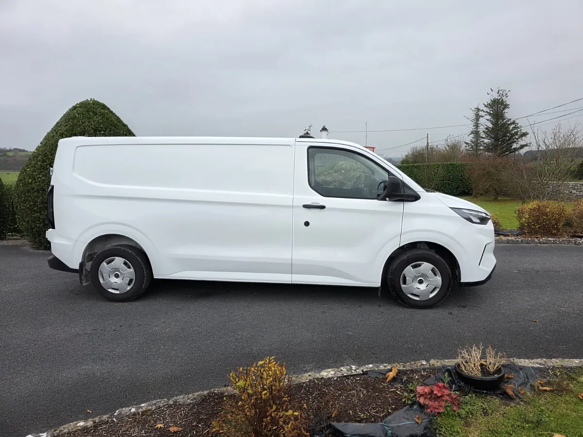 2024 Ford Transit Custom 300 trend EBlue - Image 4