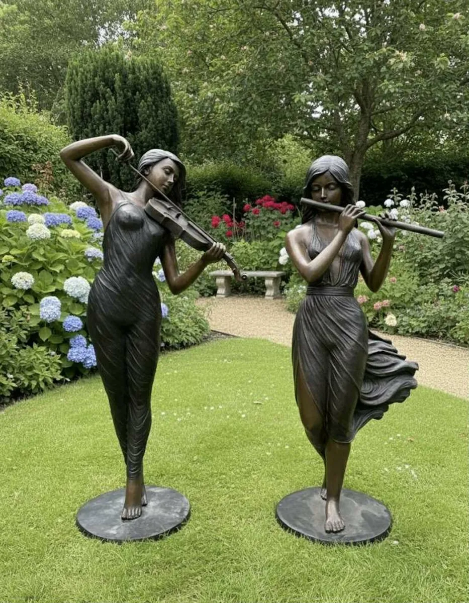 Beautiful bronze lifesize irish musicians