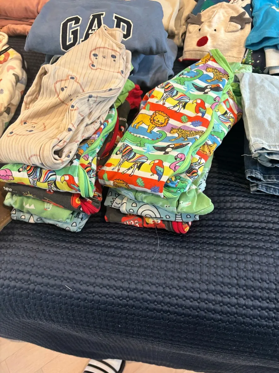 Huge pile of boys 12-18 months baby clothes - Image 1