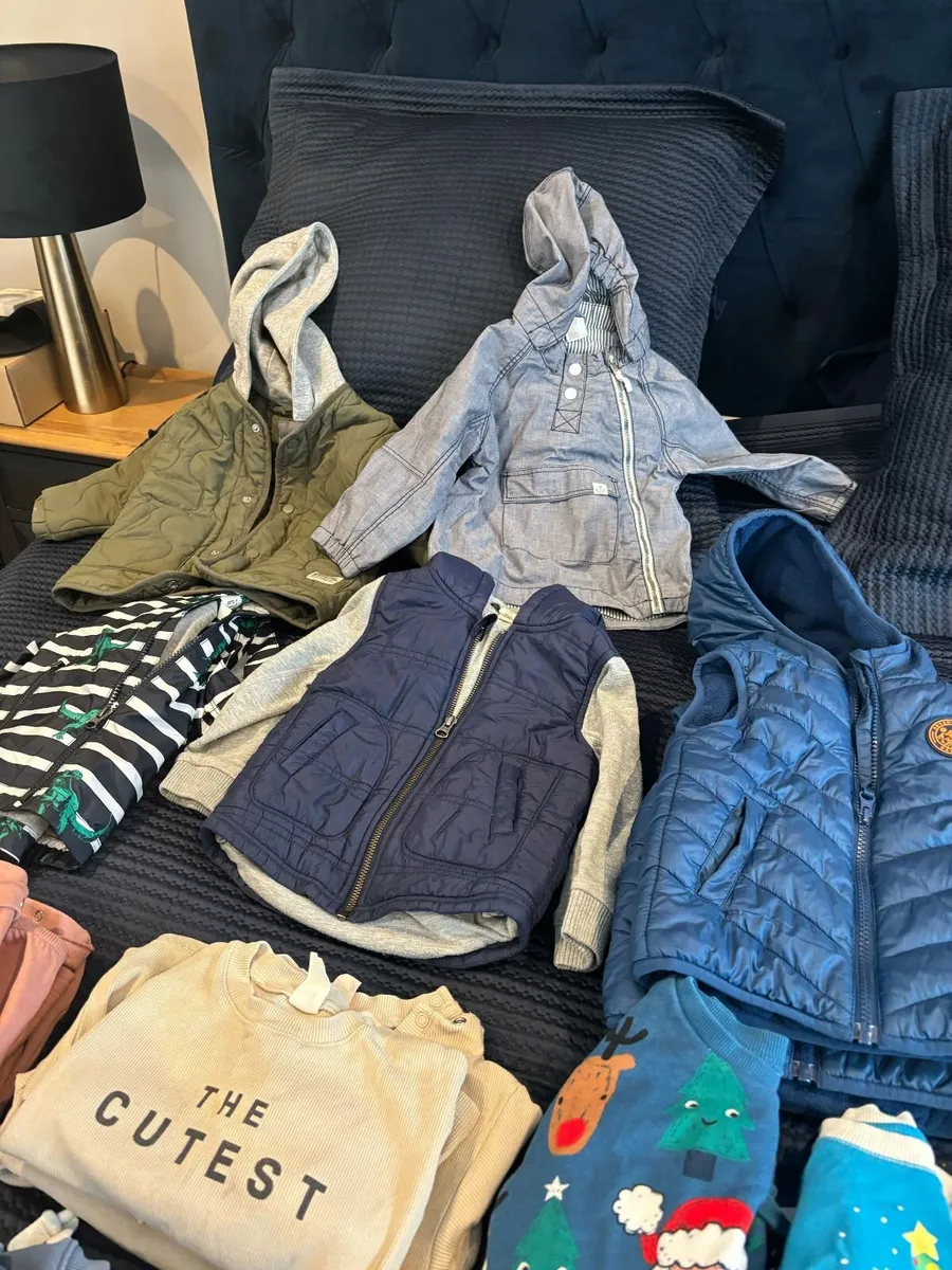 Huge pile of boys 12-18 months baby clothes - Image 2