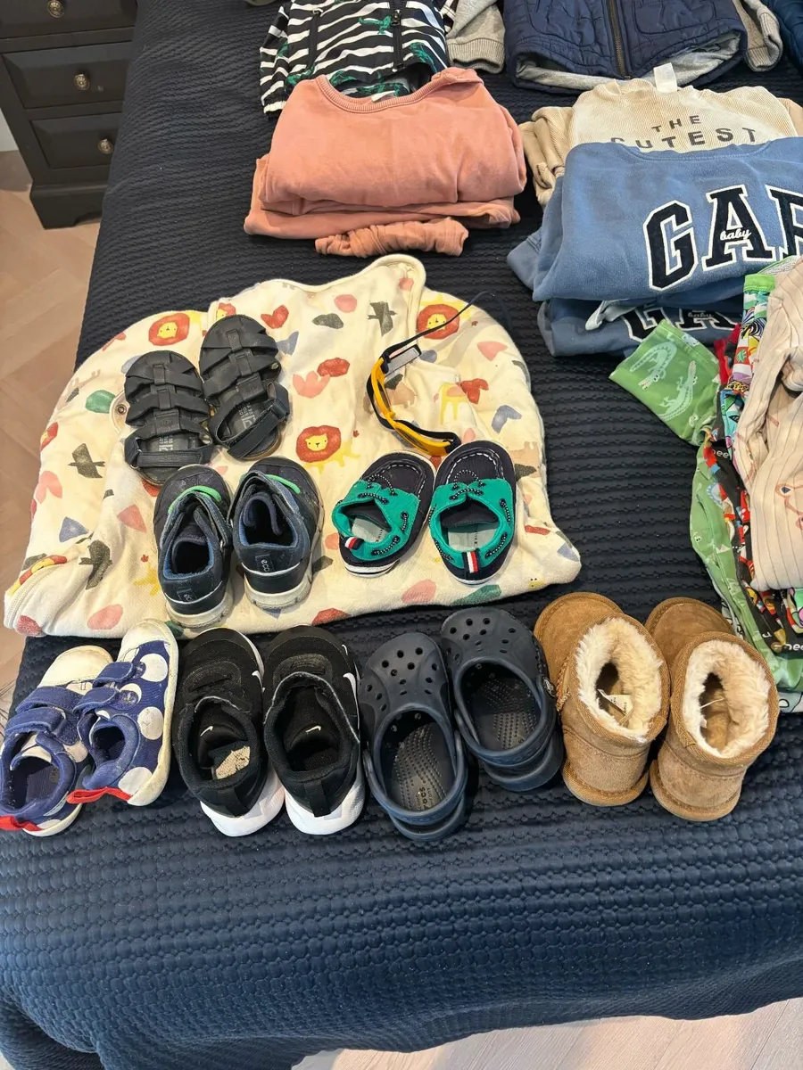 Huge pile of boys 12-18 months baby clothes - Image 4