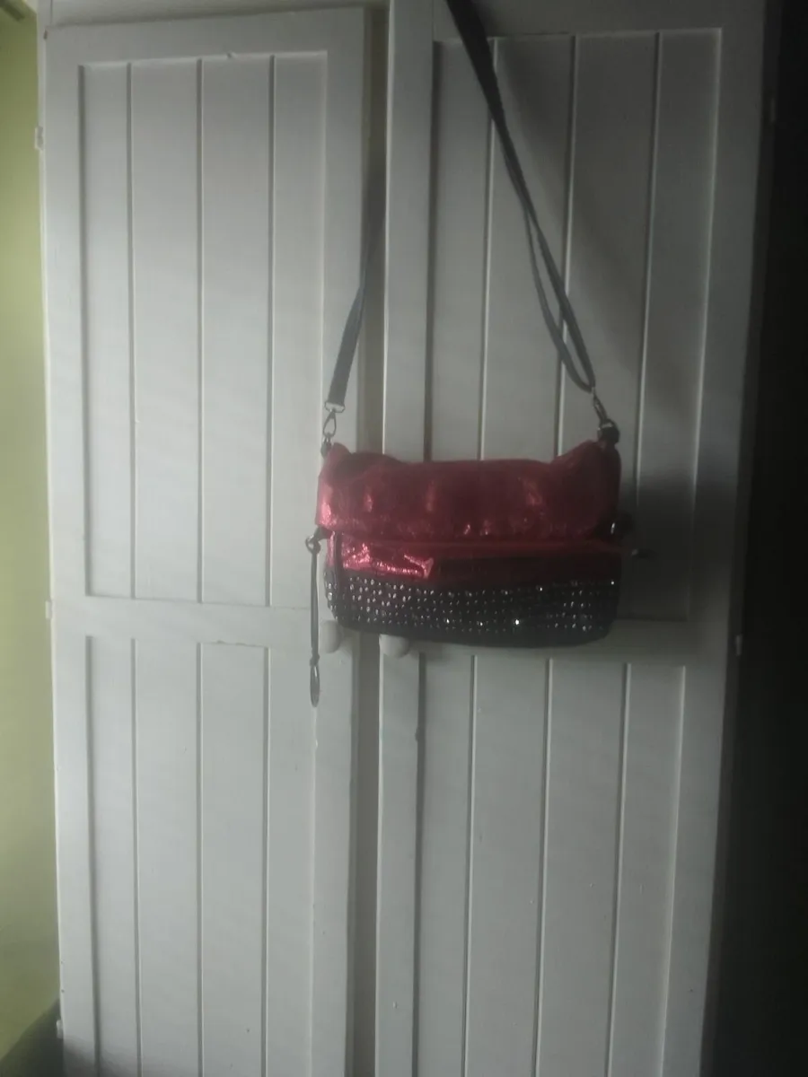 VINTAGE MUGLER RED SPARKLY BAG WITH CHARM - Image 3