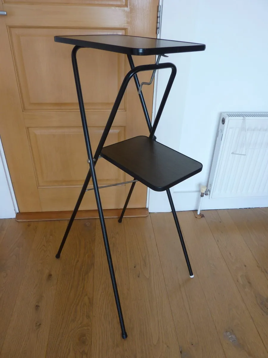 Projector display stand