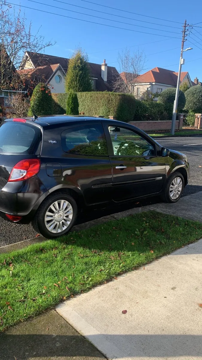 Renault Clio 2011 - Image 1