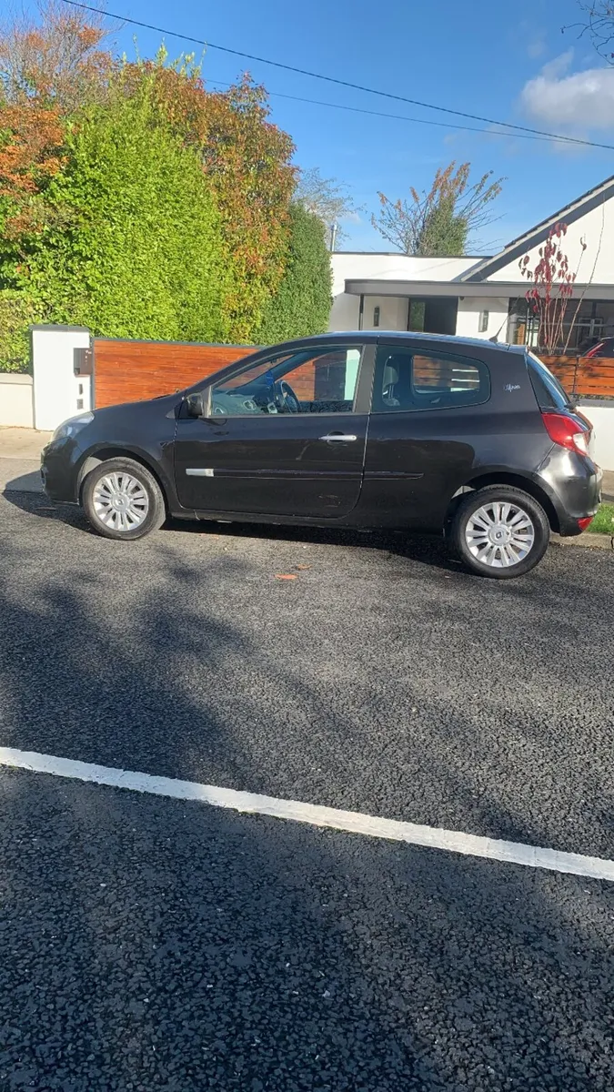 Renault Clio 2011 - Image 2