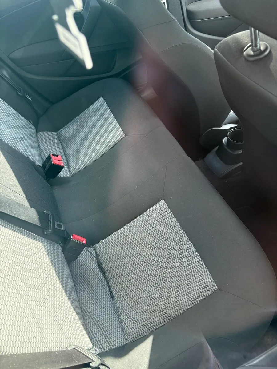 2010 vw polo needs turbo starts and drives - Image 3