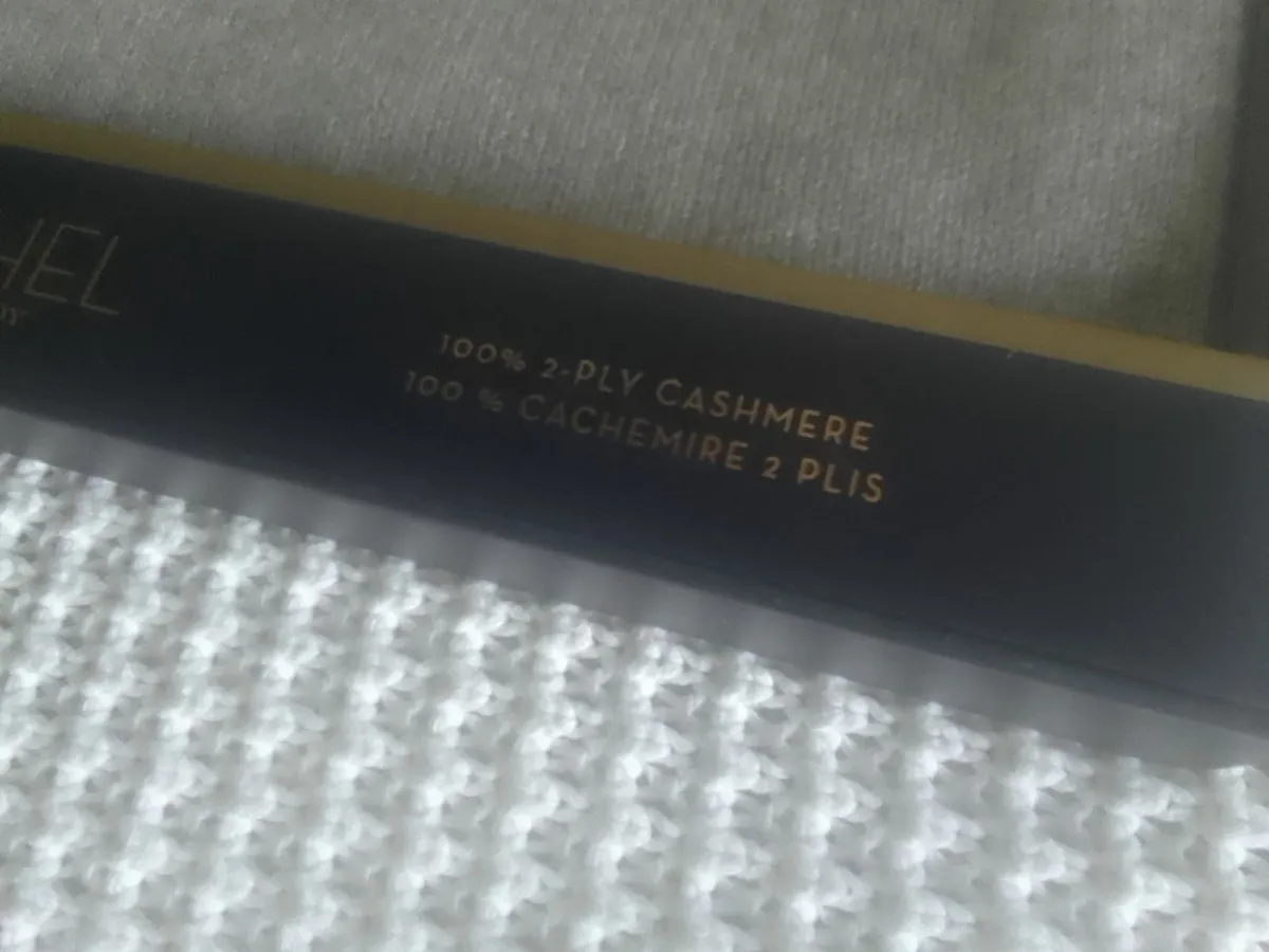 100% cashmere grey hat and scarf set new in box - Image 2