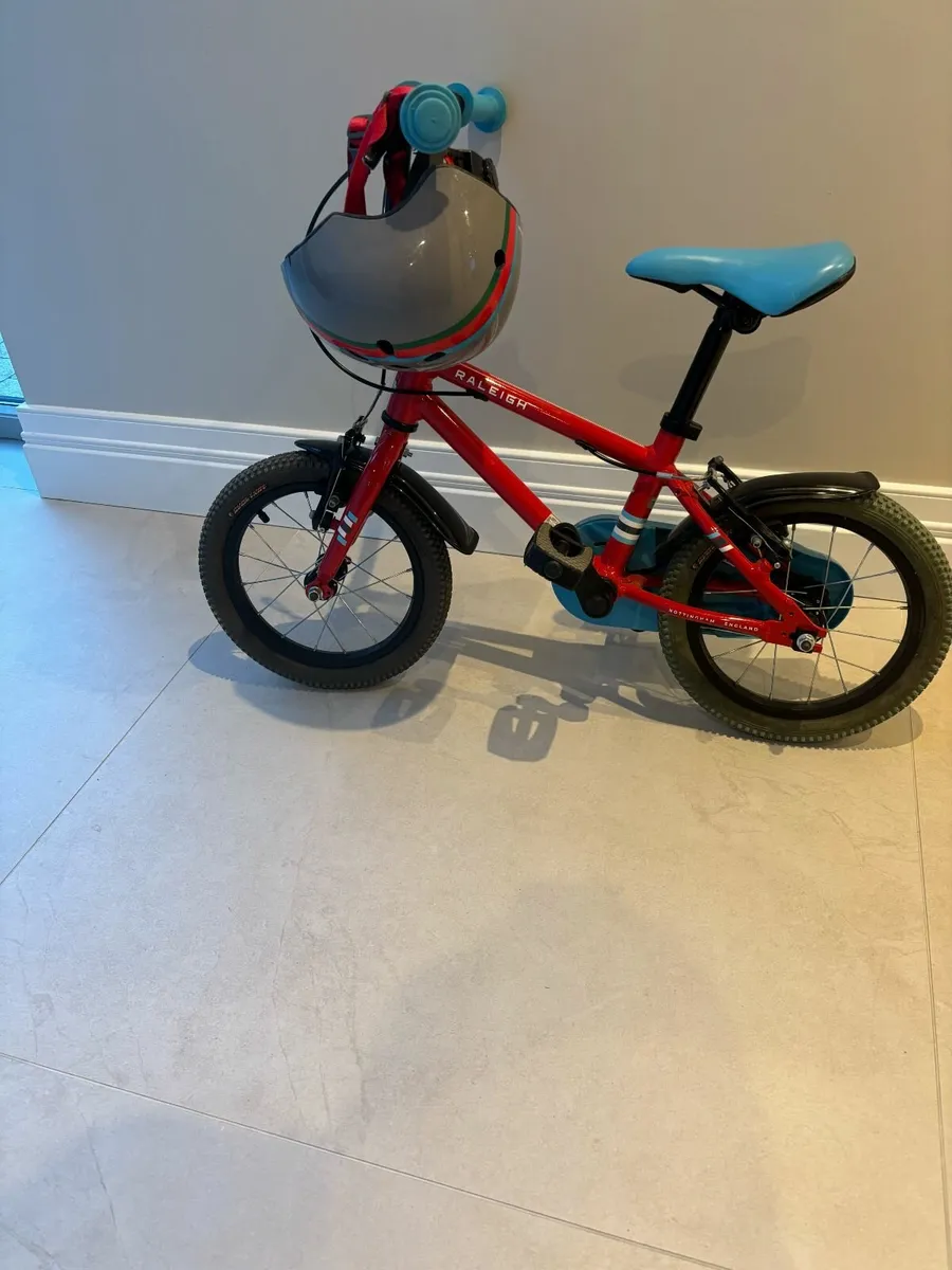 Kids Raleigh Bike (age 3-6) with matching helmet - Image 4