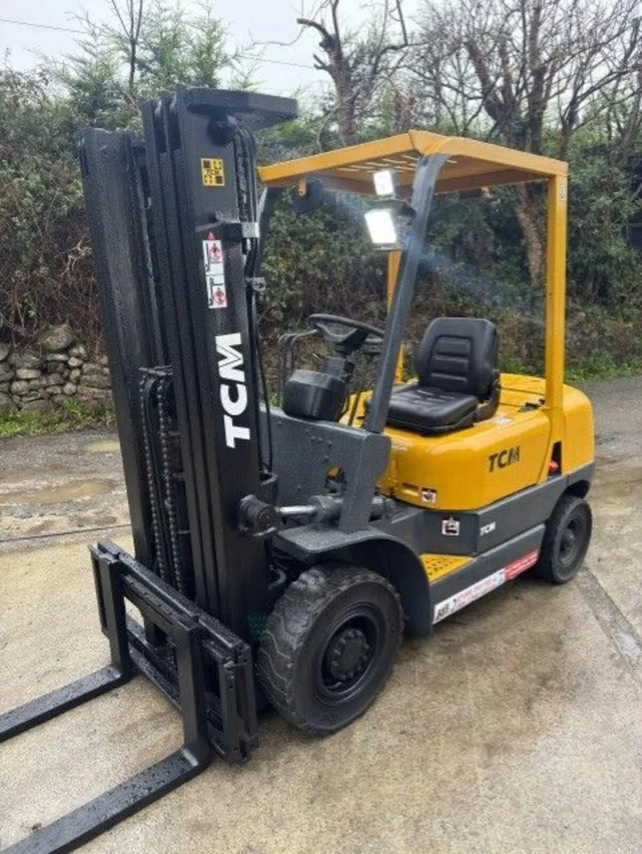 TCM FD25 DIESEL FORKLIFT