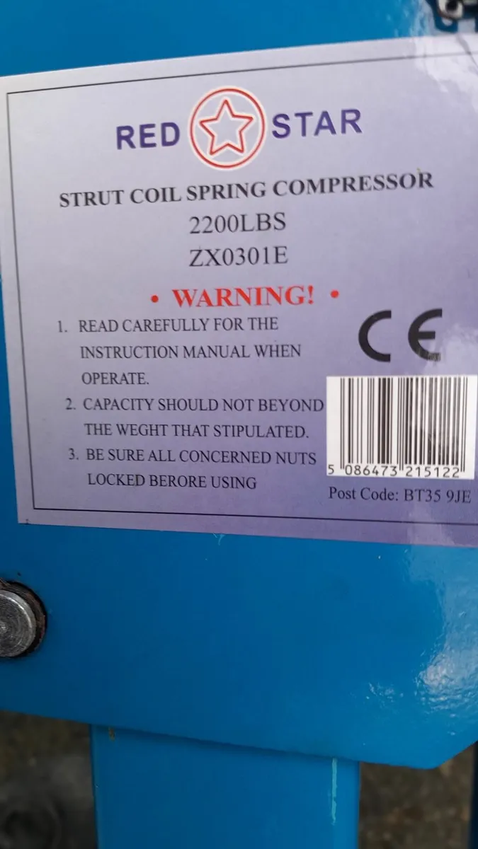 Hydraulic strut compressor and mechanic's creeper - Image 3