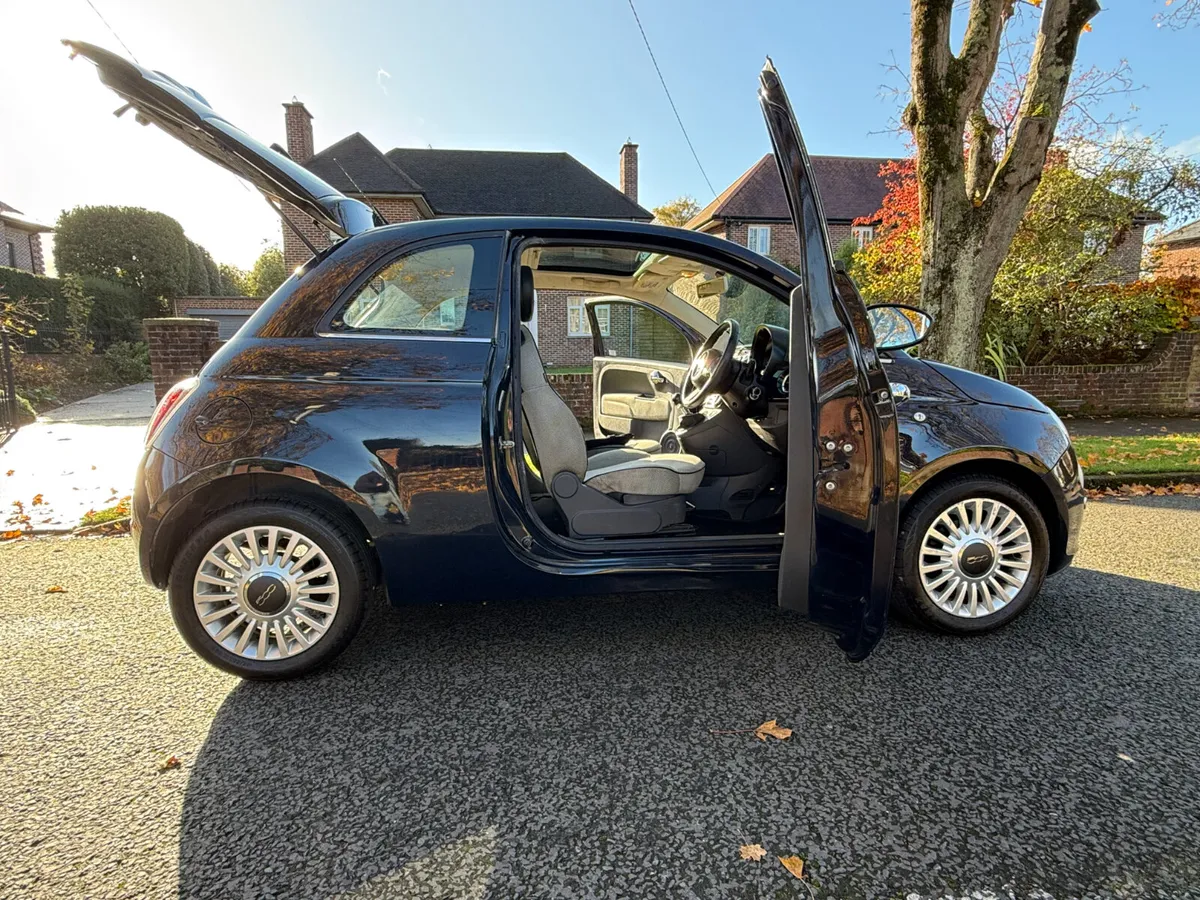 Stunning Navy Lounge Ed Fiat 500 panoramic sunroof - Image 3