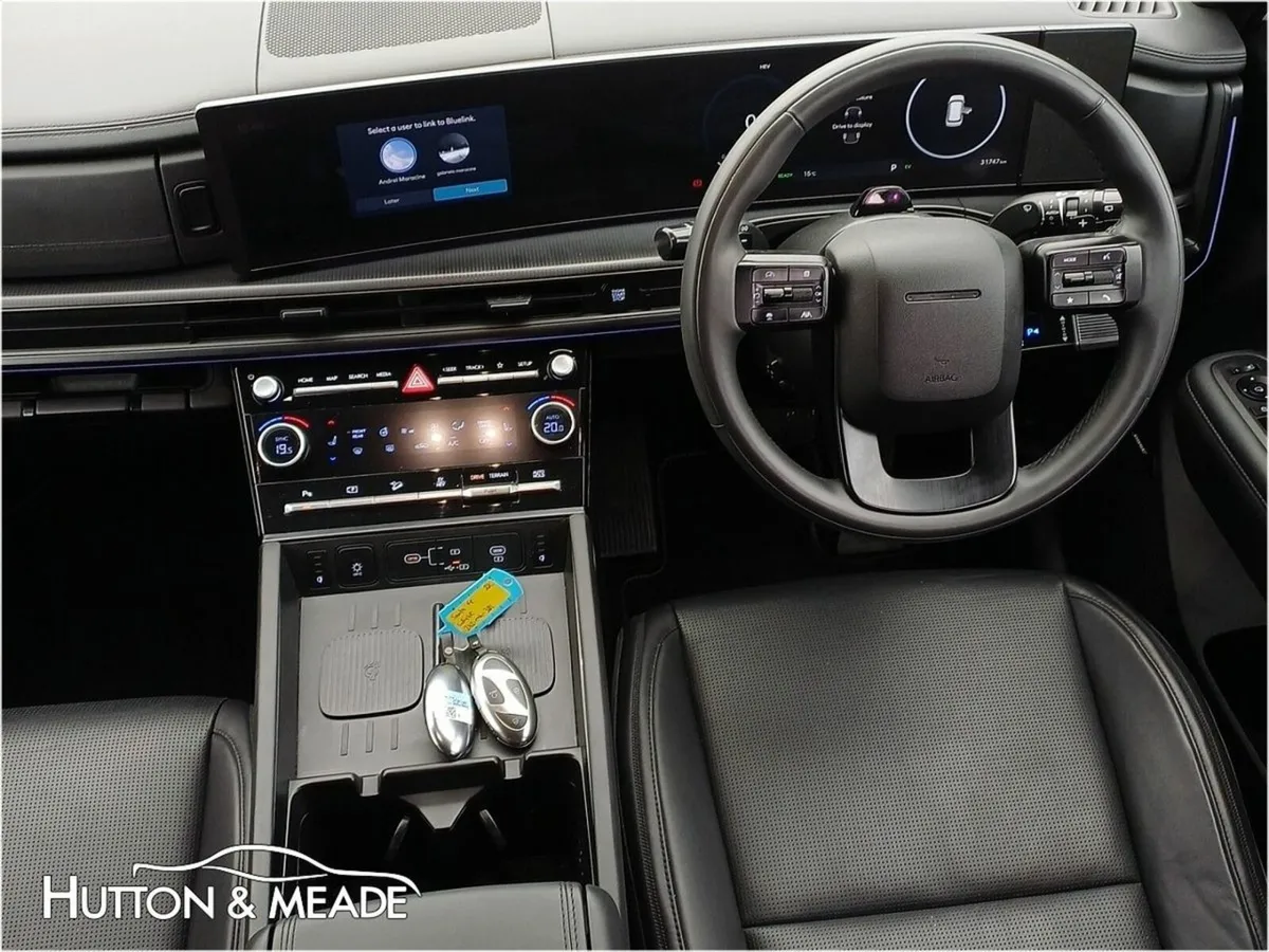 Hyundai Santa Fe Calligraphy PHEV 1.6 Petrol 5dr - Image 4