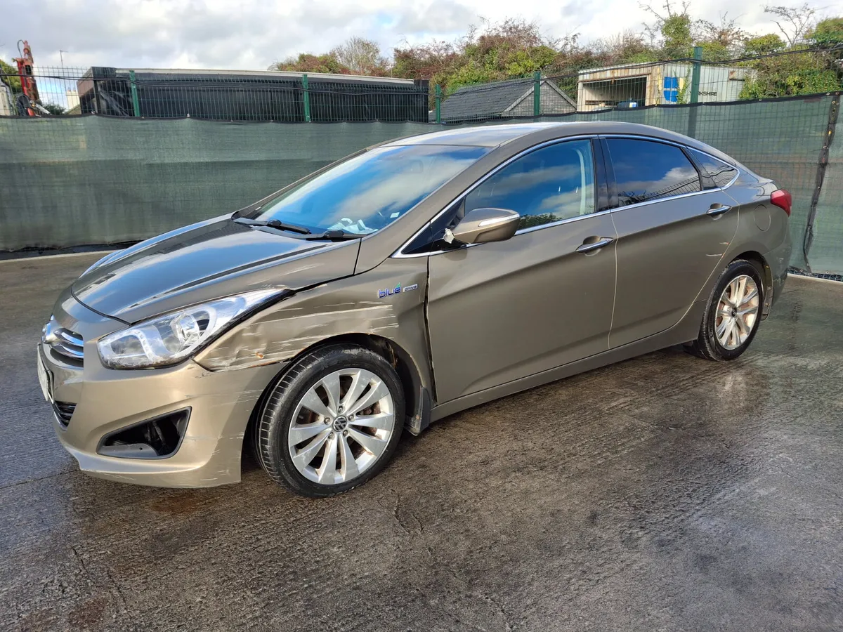 2015 Hyundai i40 1.7 Diesel.light Damage - Image 3