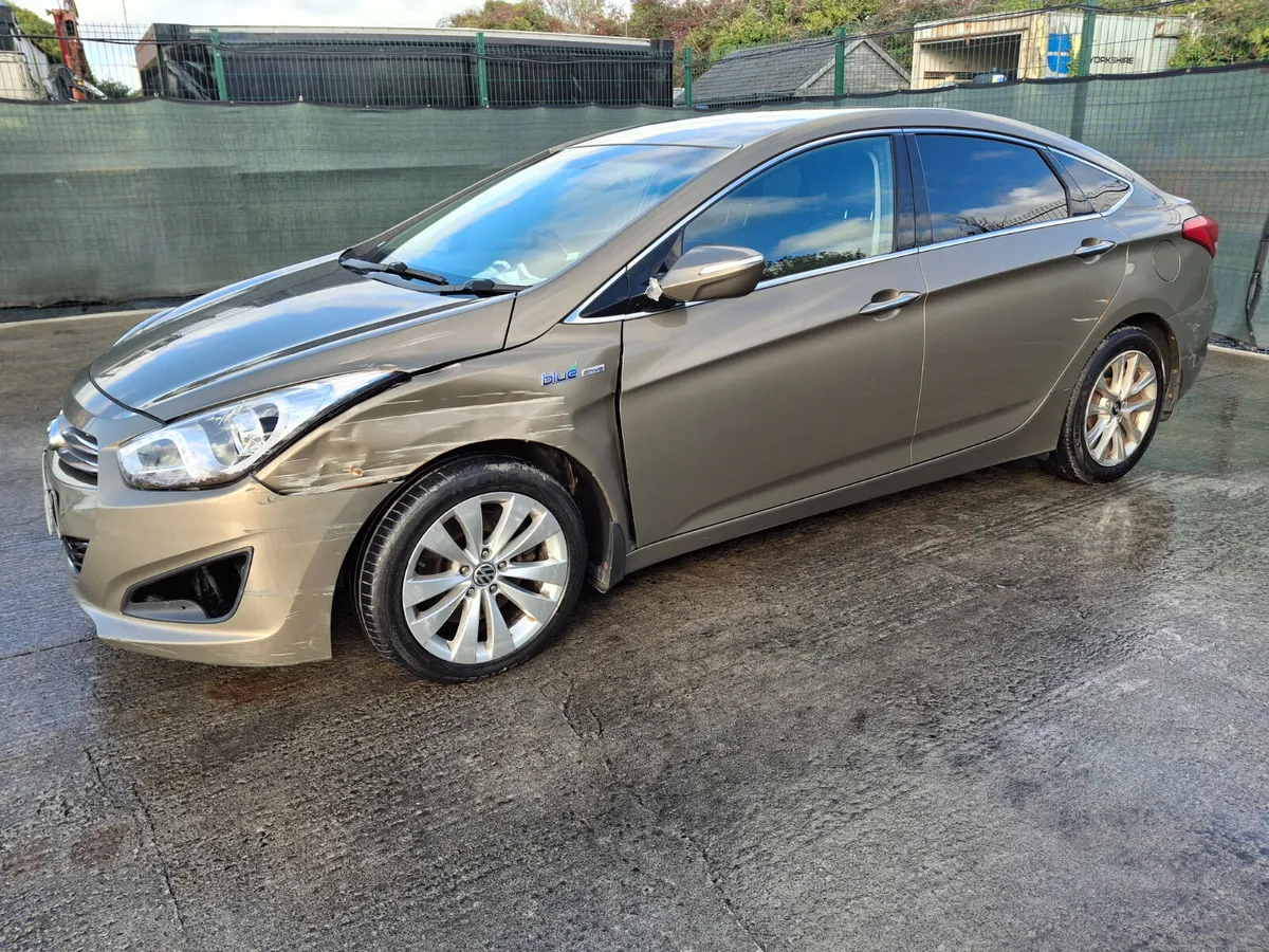 2015 Hyundai i40 1.7 Diesel.light Damage - Image 4