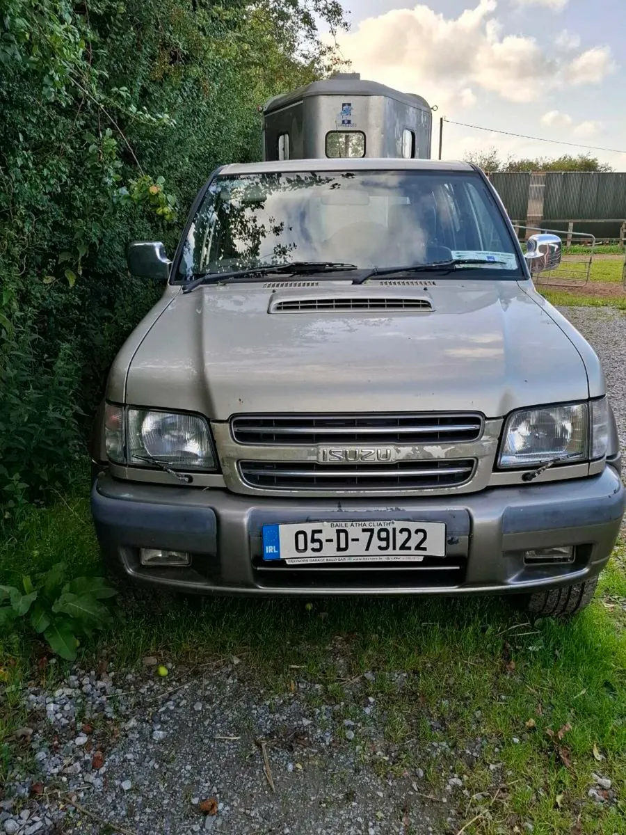 Isuzu Trooper Crew Cab - Image 2