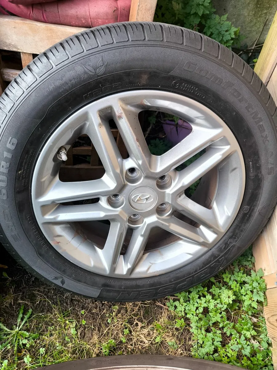 Hyundai alloys wheels  + TYRES LIKE NEW 205/60/16 - Image 4