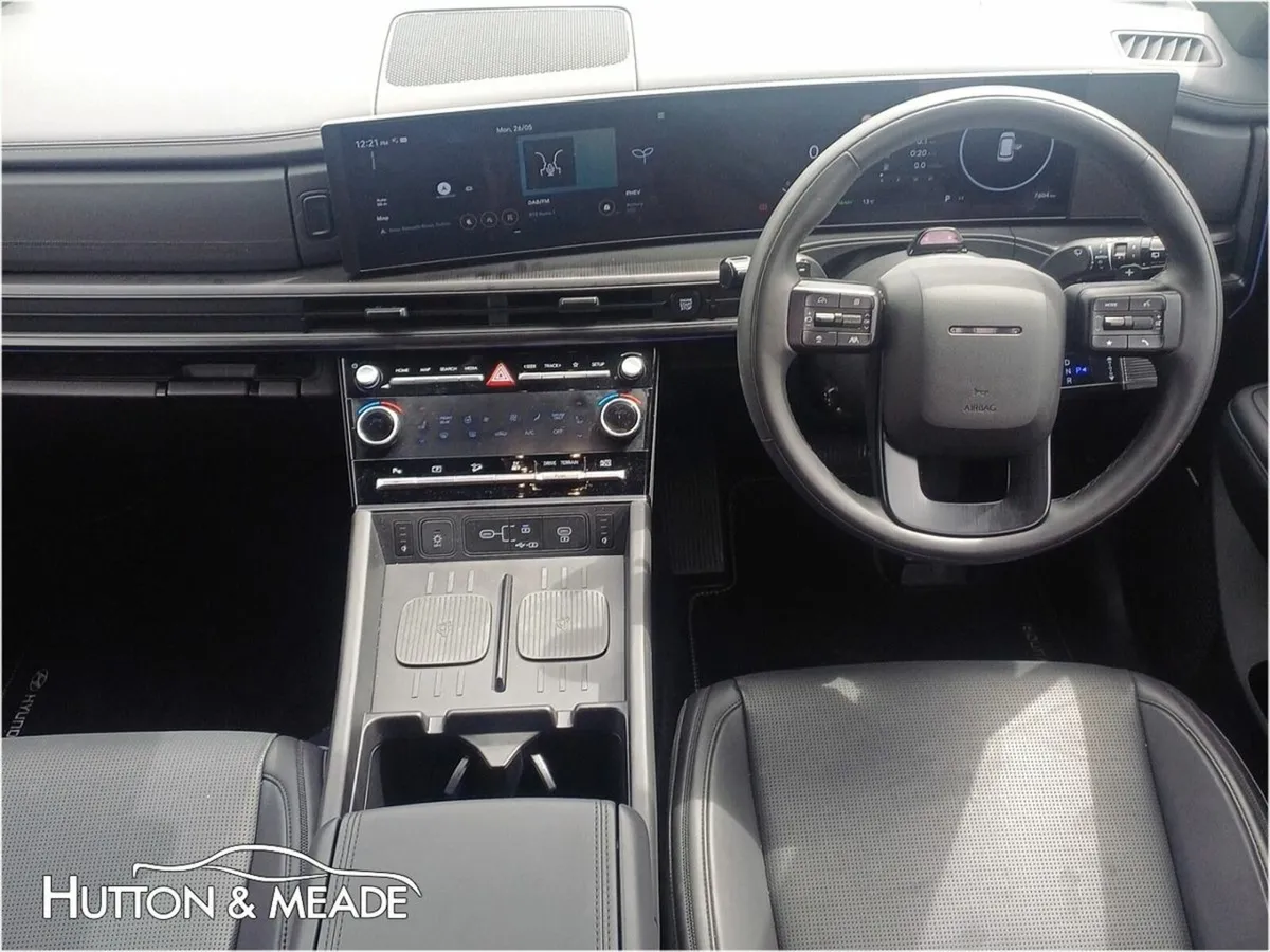 Hyundai Santa Fe Calligraphy PHEV 1.6 Petrol 5dr - Image 4