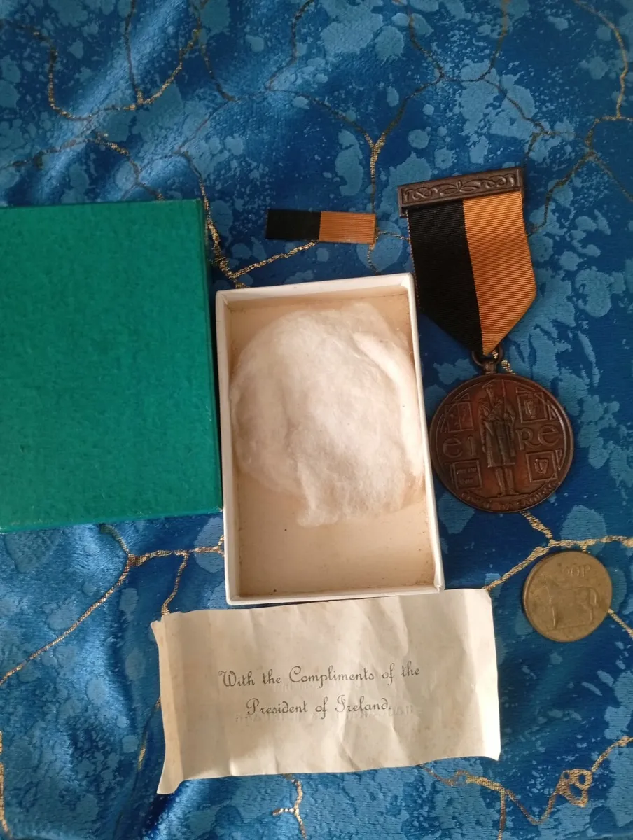 Irish medal 1916 survivor medal - Image 2