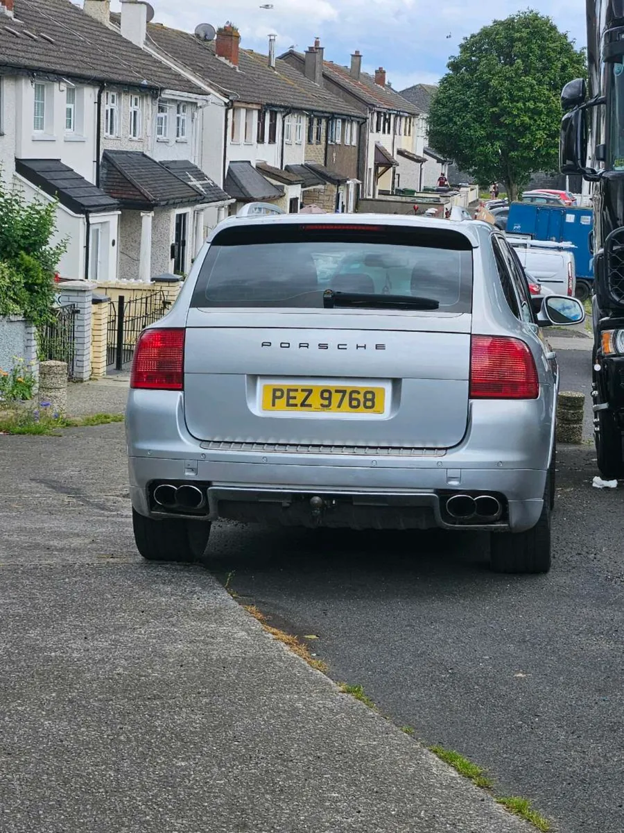 Porsche cayenne 4:5 - Image 2