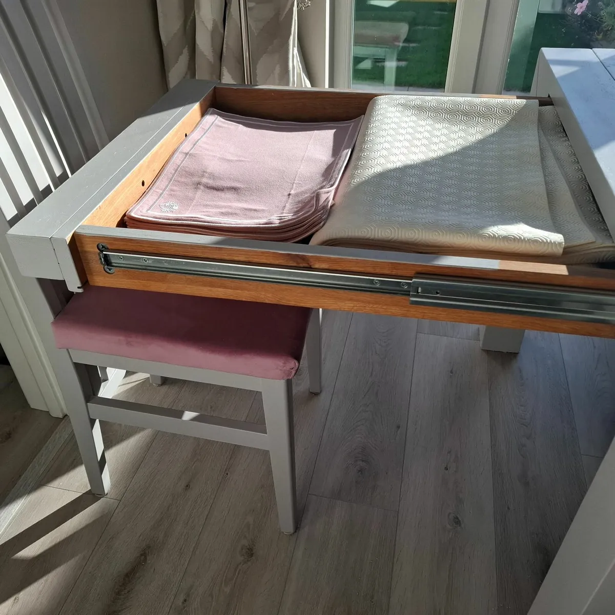 Solid Oak dining room table and chairs - Image 2