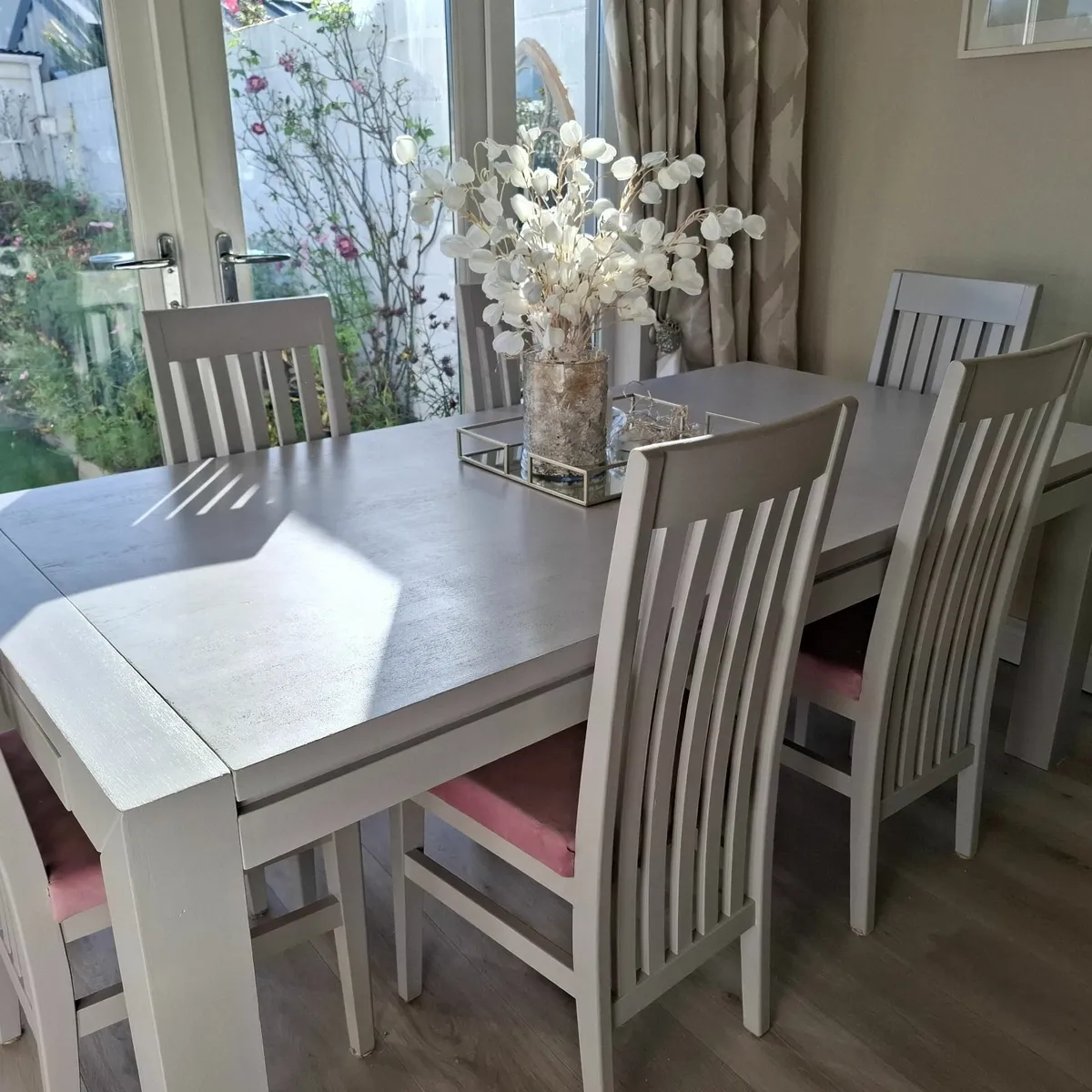 Solid Oak dining room table and chairs - Image 1