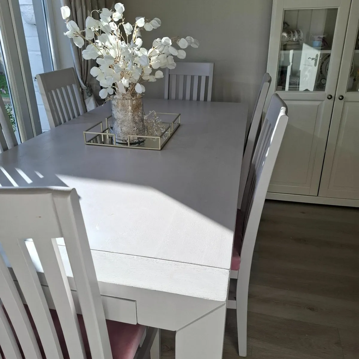 Solid Oak dining room table and chairs - Image 3
