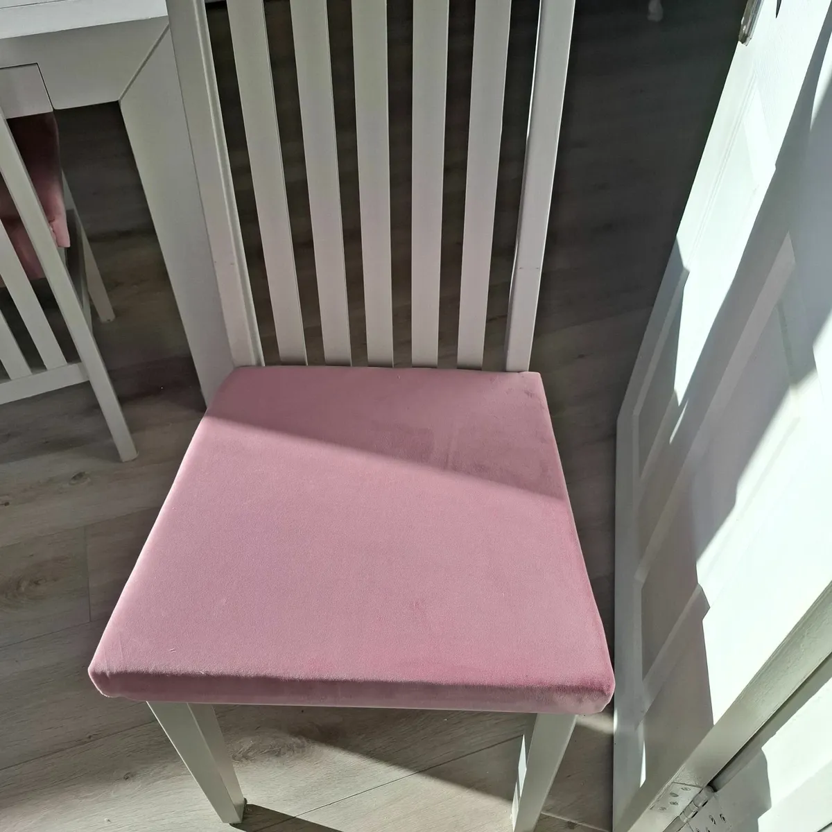 Solid Oak dining room table and chairs - Image 4