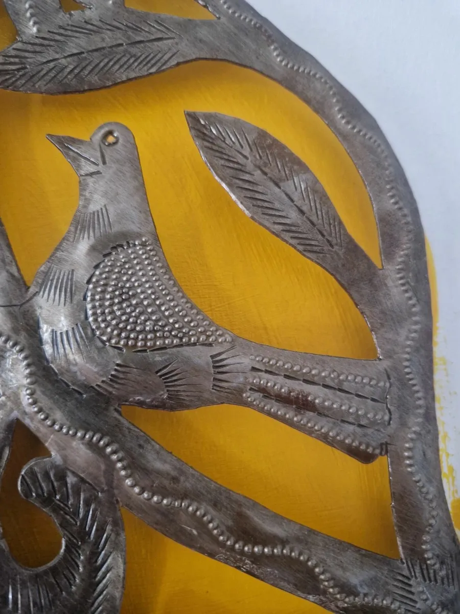 Large cut-metal peacock wall plaque - Image 4