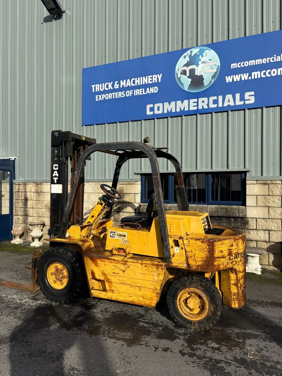 4 ton catapillar forklift - Image 4