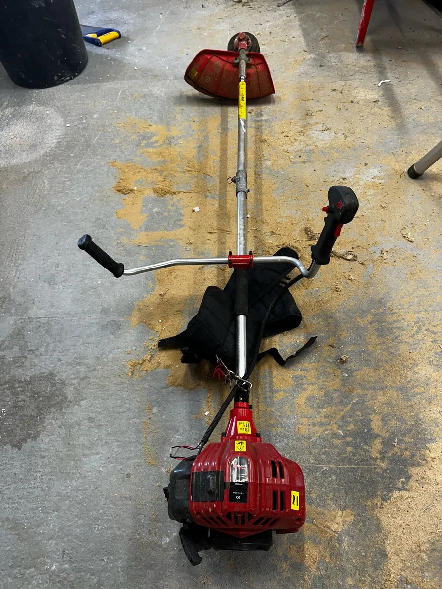 Petrol strimmer / bushcutter - Image 1