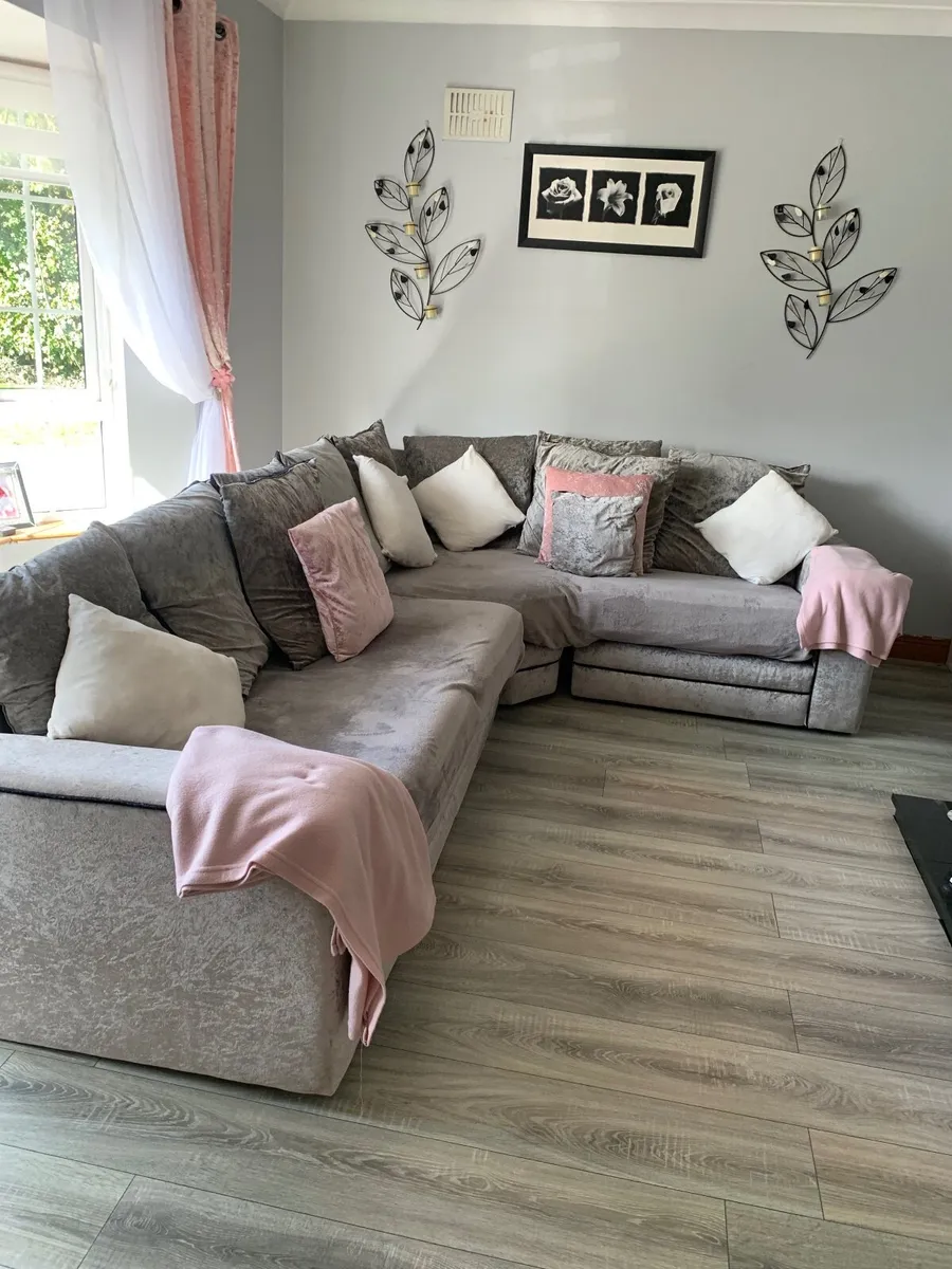 Crushed velvet sofa - Image 2