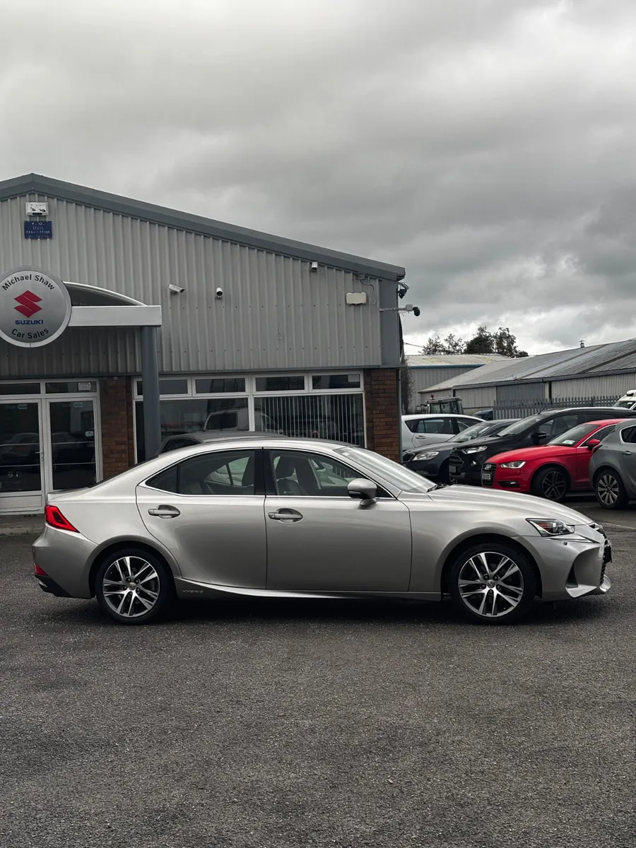 171 Lexus IS 300 H . Only 58000 kilometres - Image 2