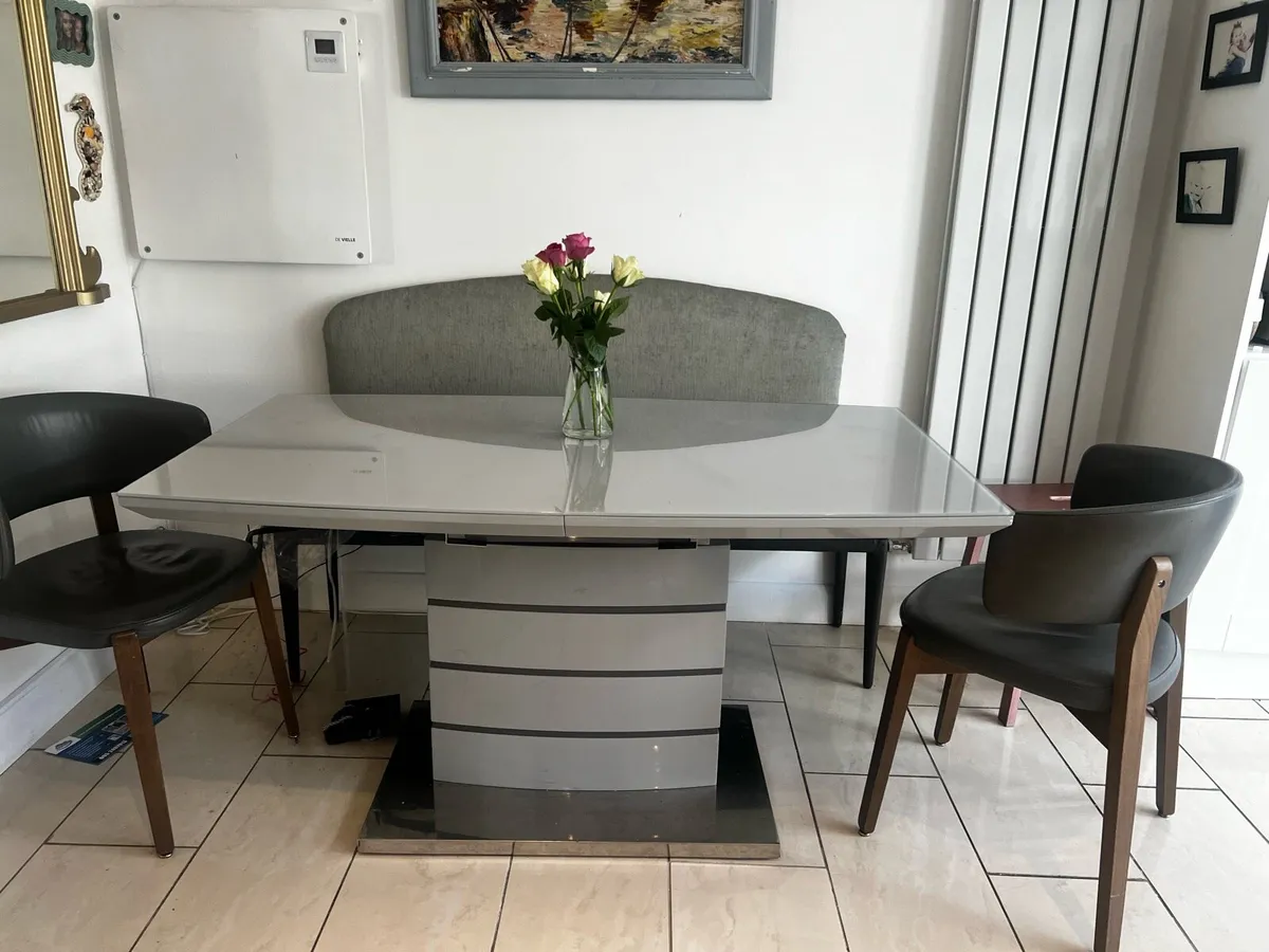 Extending glass table - Image 1