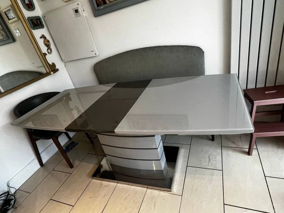Extending glass table - Image 3