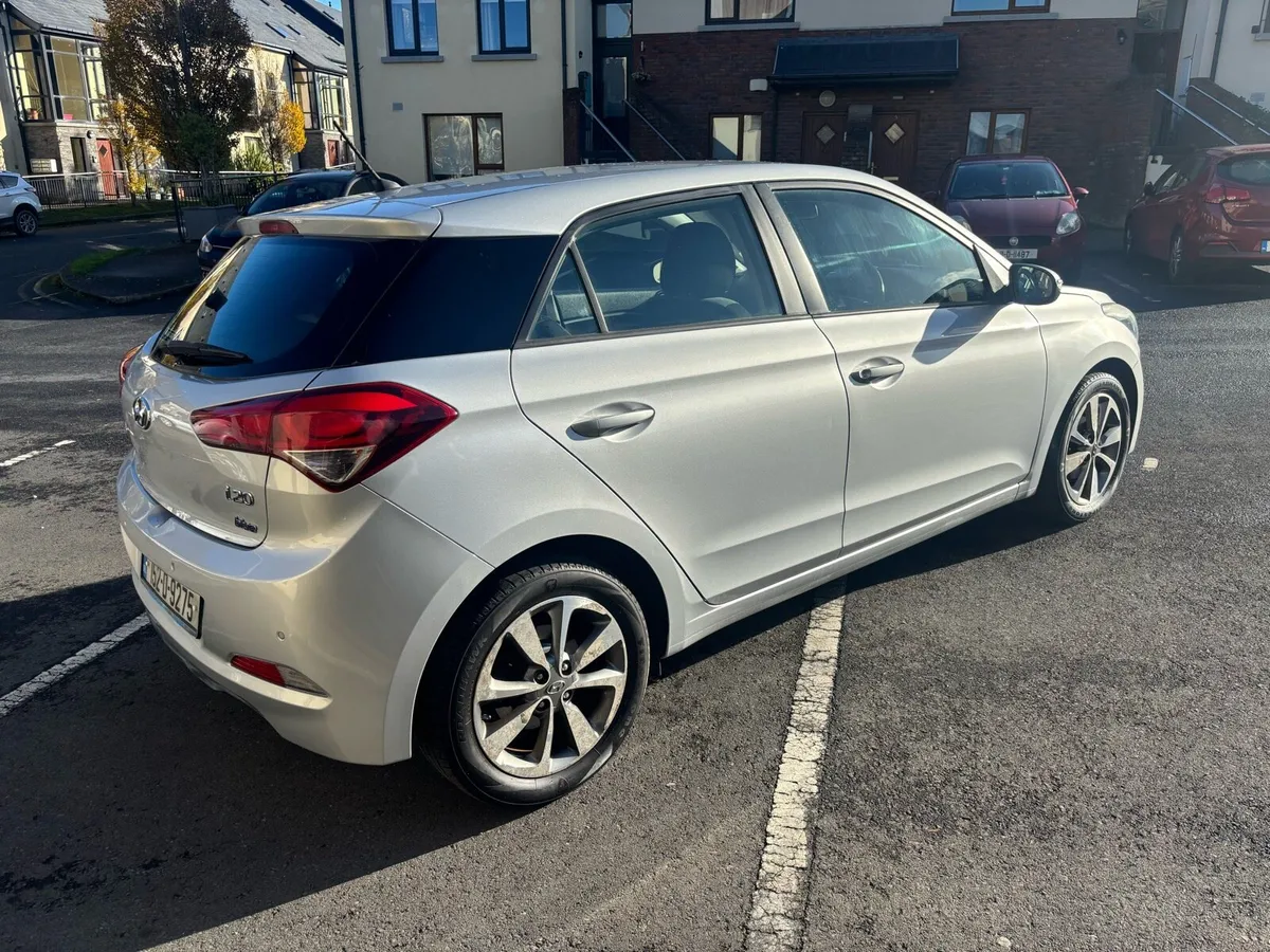 2015 Low KMs Hyundai i20 Deluxe - NCT 11/26 - Image 4